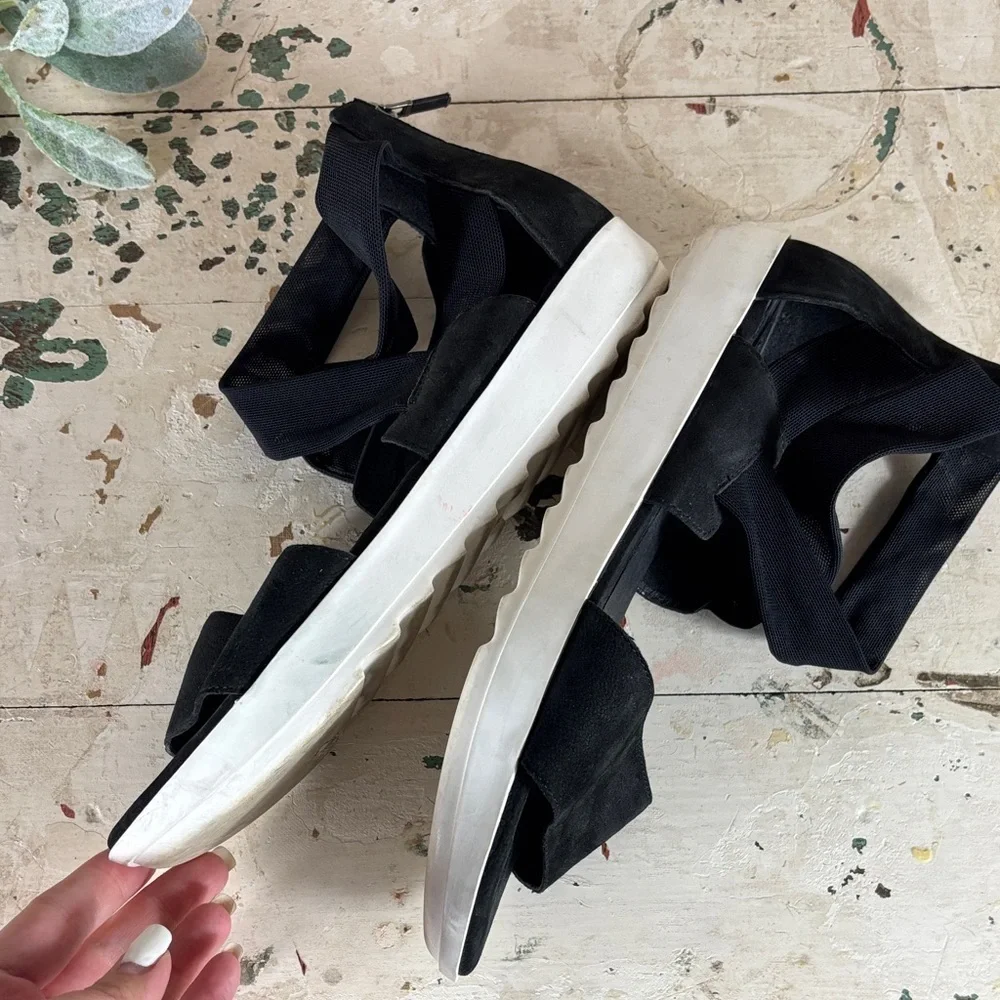 Eileen Fisher > Black and White Women's Sandals 9